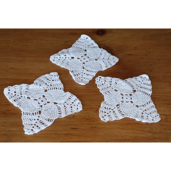7 Doilies Small Doily Crocheted Doily White  Vintage Doilies  V20 - Picture 4 of 4